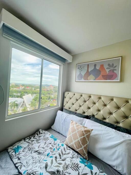 Spacious 2 Bedroom 42Sqm Condo Unit Iloilo City Eksteriør billede